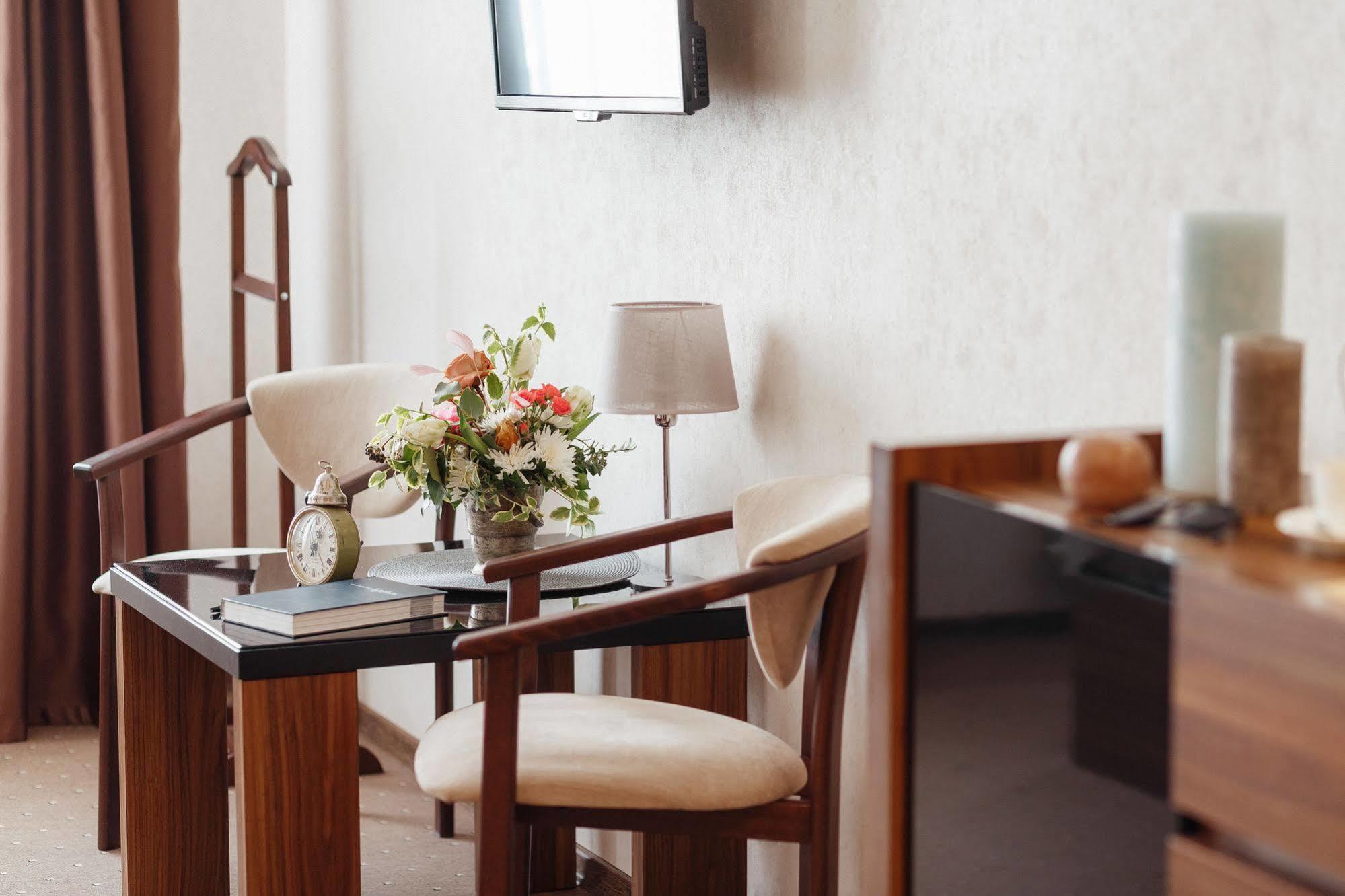 Noname Hotel Odessa Bagian luar foto