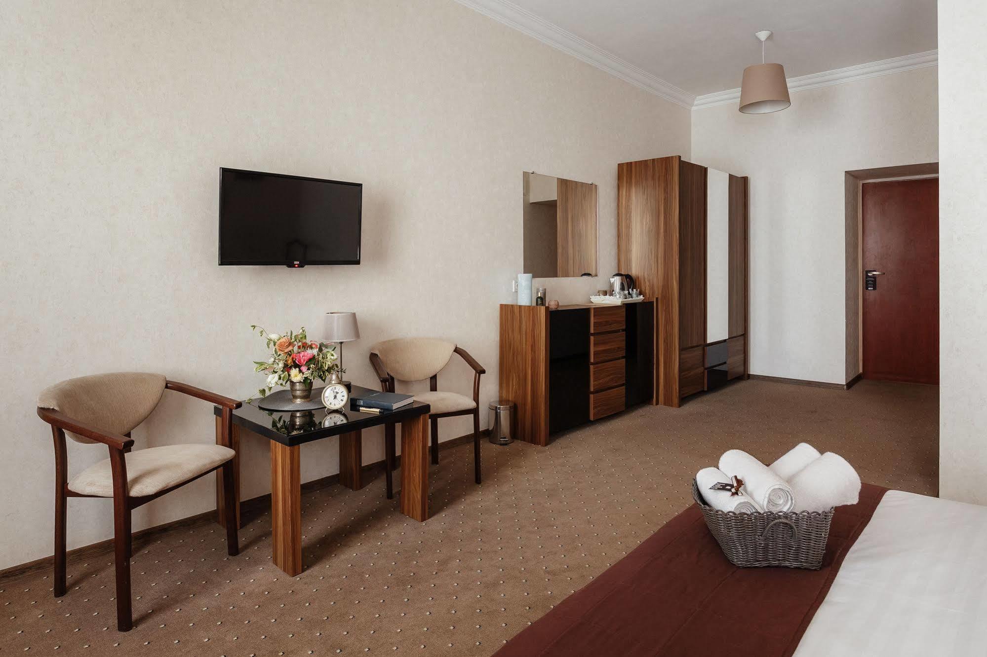 Noname Hotel Odessa Bagian luar foto