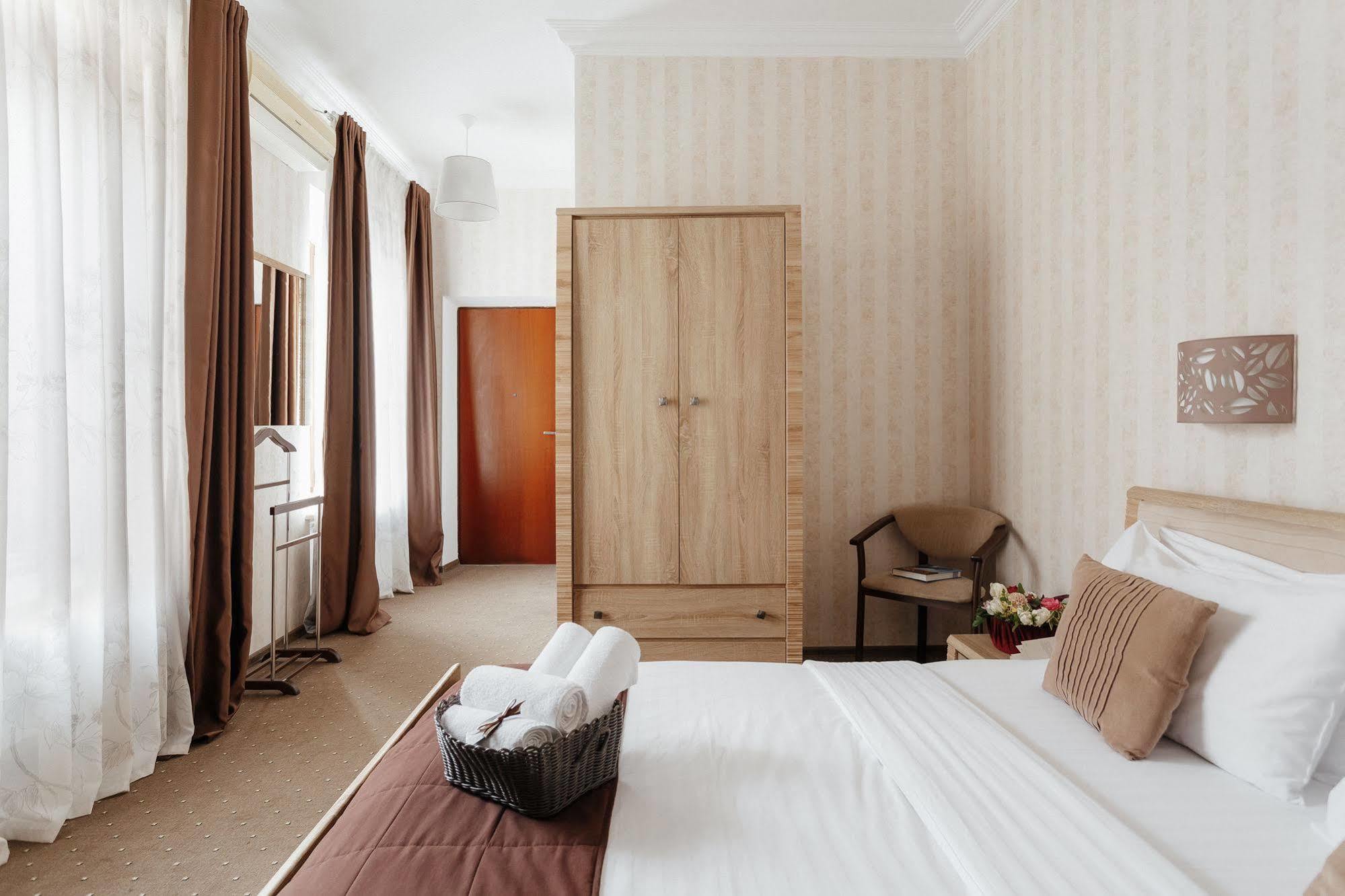 Noname Hotel Odessa Bagian luar foto
